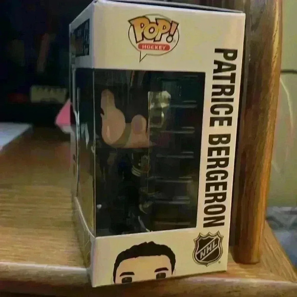 NHL, Boston Bruins, Patrice Bergeron Funko Pop #42 - Picture 2 of 5